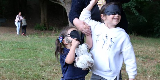 16.06.2020
Kln:
WIRHELFEN
Treffen mit Gaby Schauenburg von der Paria Stiftung und einer Familie, die am Projekt "Aus dem Netz ins grne Gras" teilgenommen hat.
Foto: Martina Goyert
16.06.2020
Kln:
WIRHELFEN
Treffen mit Gaby Schauenburg von der Paria Stiftung und einer Familie, die am Projekt "Aus dem Netz ins grne Gras" teilgenommen hat.
Im Foto: Kaan (9) mit seiner Mutter Martina (30)
Foto: Martina Goyert